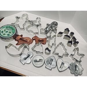 Vintage Lot Of Cookie Cutters Aluminum Copper Gingerbread‎ Men Leaves Card Suits